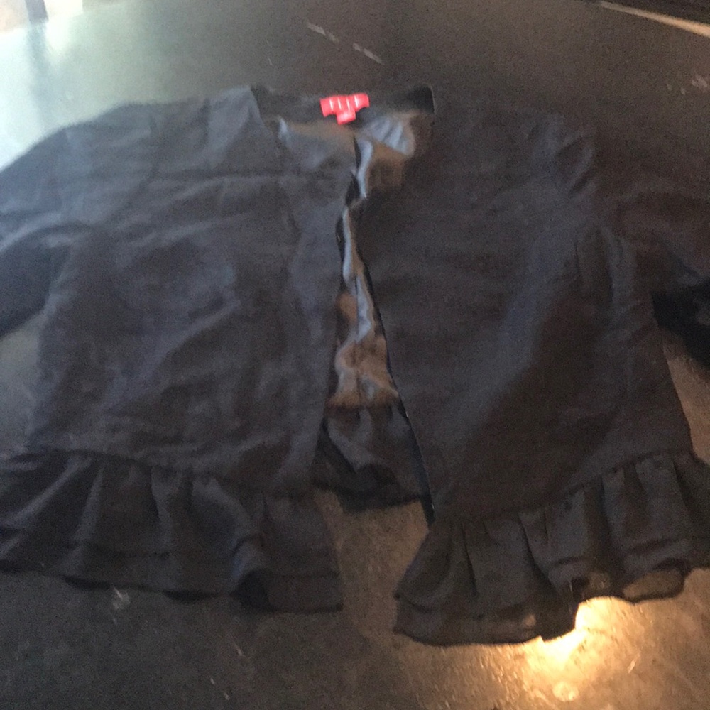 NWT Medium Black Elle Blazer 💥